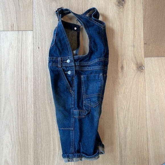 Oshkosh Kid’s Denim Overall Shorts Size 12M - Picture 4 of 7